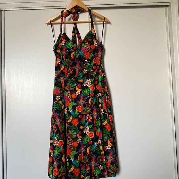 Lindy Bop halter dress with built in cups - Picture 1 of 6